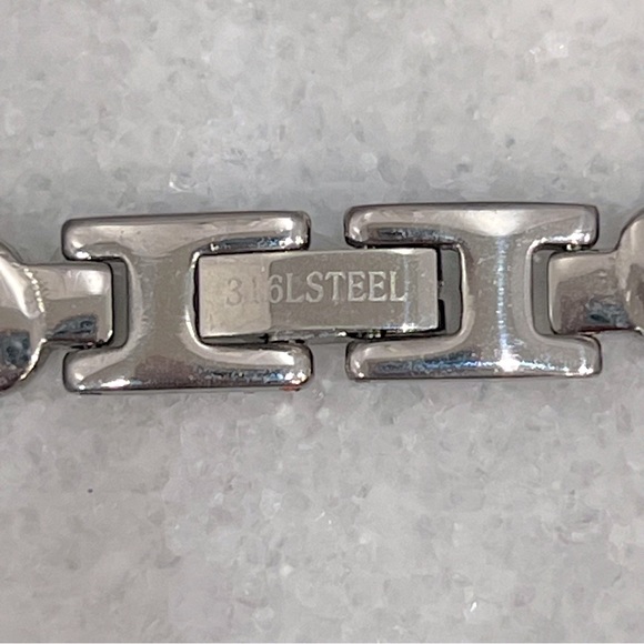 Hearts and Kisses Silver Necklace - Picture 9 of 10